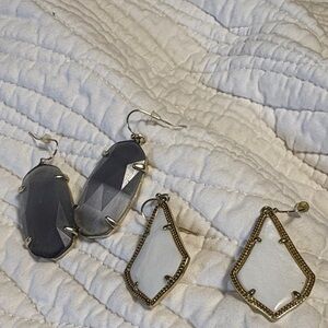 Kendra Scott Gray and White Earrings Set